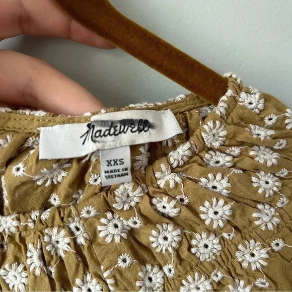 Madewell | Daisy Embroidered  Shirred Puff-Sleeve Top - Picture 5 of 6